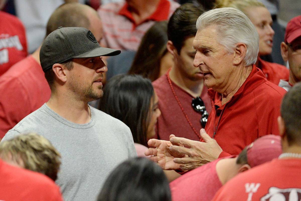 aaron-rodgers-wisconsin-game.jpg